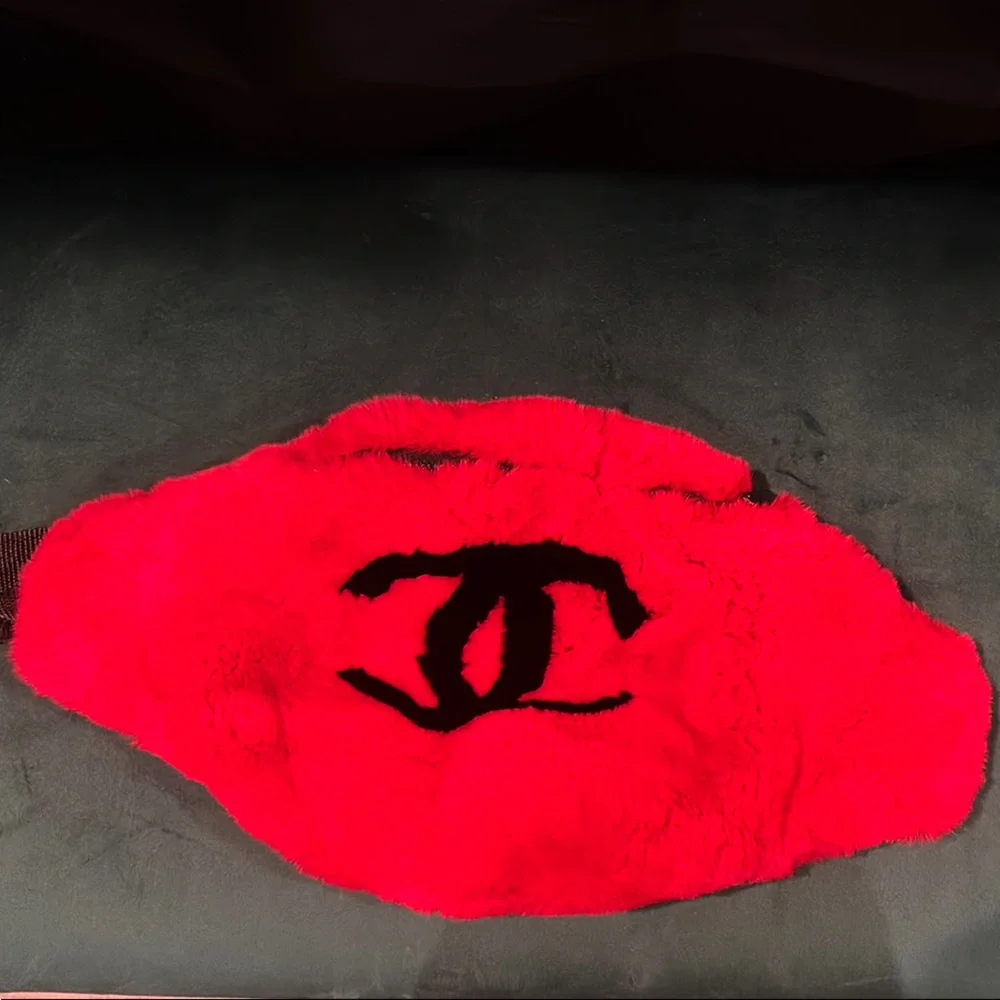 Chic Red Fur Waist Bag - Picture 1 of 5